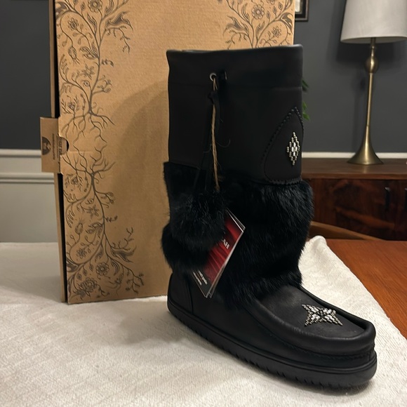 BNIB Manitobah Mukluks Snowy Owl waterproof boots - Picture 2 of 4